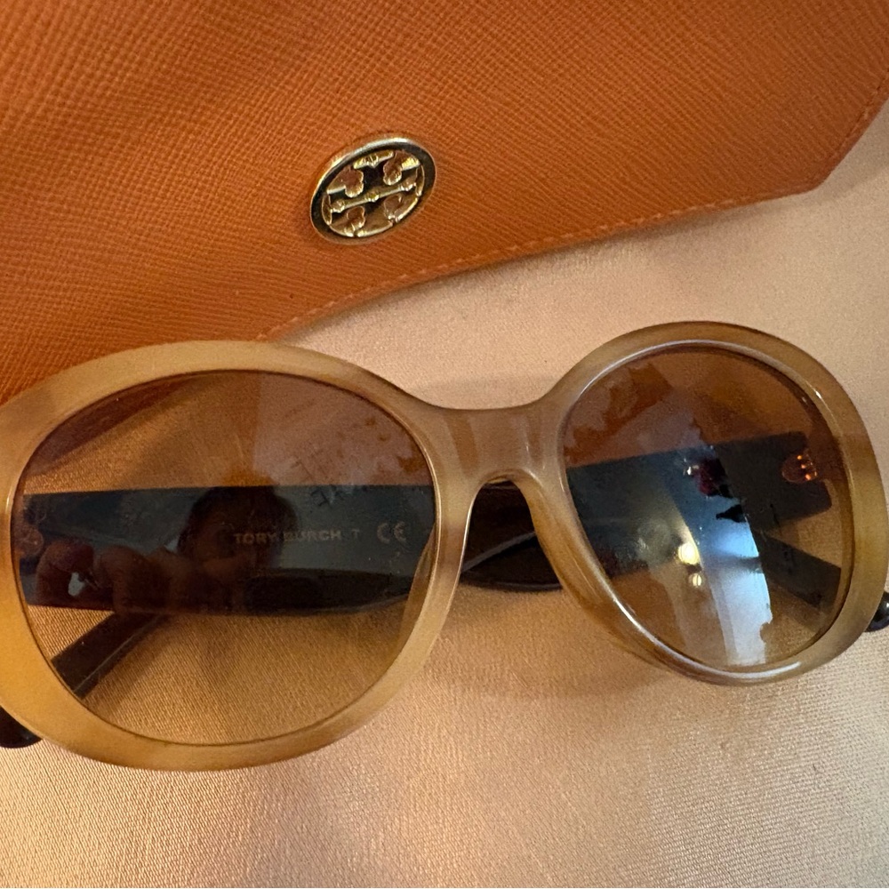 Tory Burch authentic - Tan Sunglasses - Like New